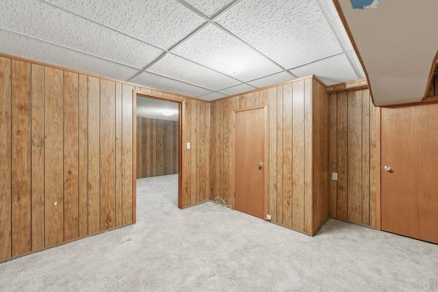 1209 N Sunset Dr, Mulvane, KS 67110