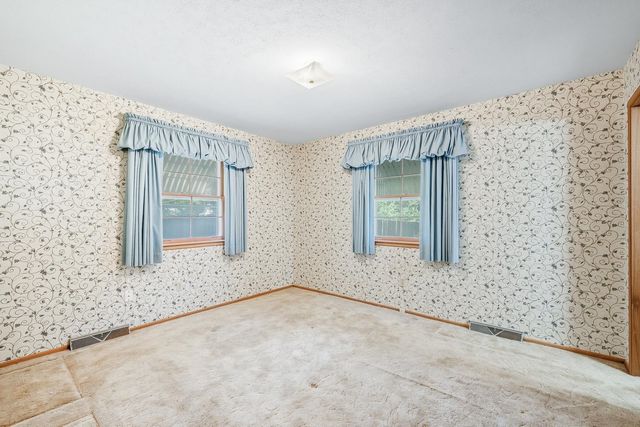 1209 N Sunset Dr, Mulvane, KS 67110