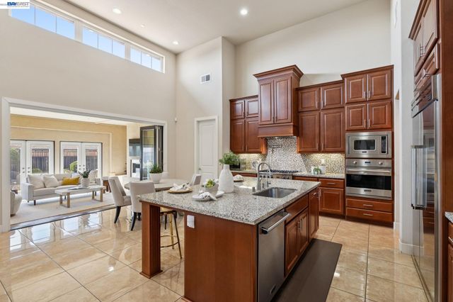 73 Stonebrae Rd, Hayward, CA 94542