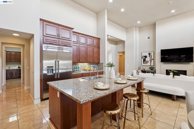 73 Stonebrae Rd, Hayward, CA 94542