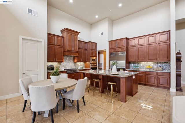 73 Stonebrae Rd, Hayward, CA 94542