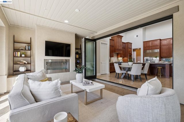 73 Stonebrae Rd, Hayward, CA 94542