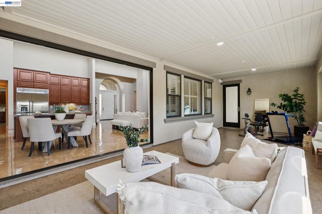 73 Stonebrae Rd, Hayward, CA 94542