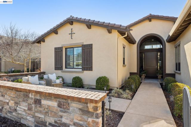 73 Stonebrae Rd, Hayward, CA 94542