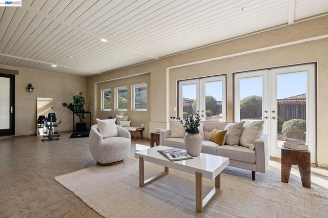 73 Stonebrae Rd, Hayward, CA 94542