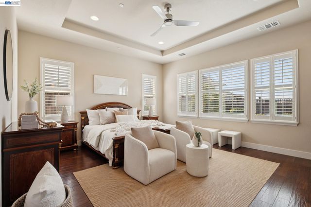 73 Stonebrae Rd, Hayward, CA 94542