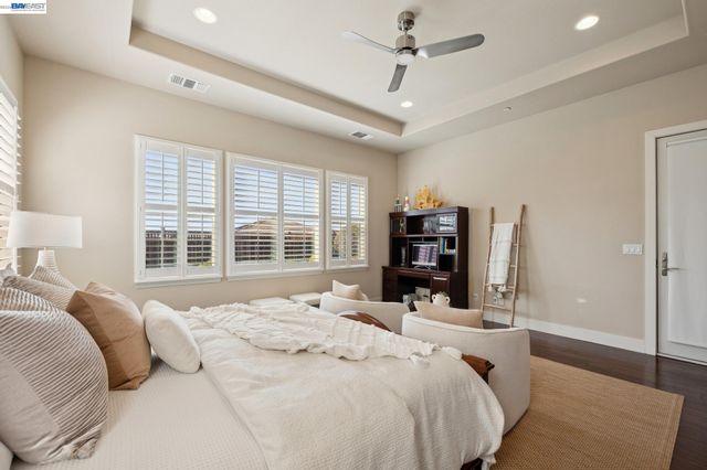 73 Stonebrae Rd, Hayward, CA 94542