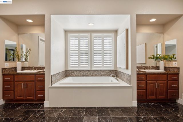 73 Stonebrae Rd, Hayward, CA 94542