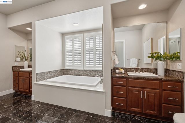 73 Stonebrae Rd, Hayward, CA 94542