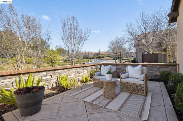 73 Stonebrae Rd, Hayward, CA 94542