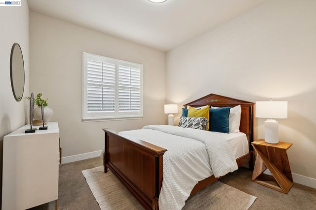 73 Stonebrae Rd, Hayward, CA 94542