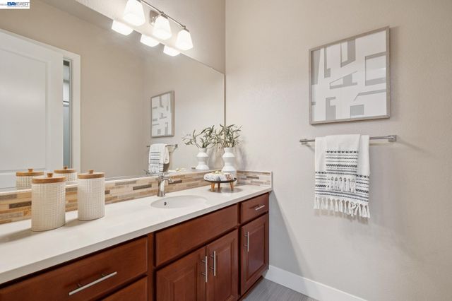 73 Stonebrae Rd, Hayward, CA 94542