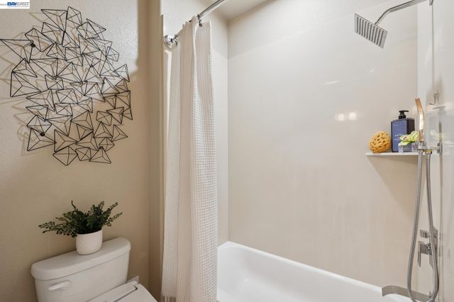 73 Stonebrae Rd, Hayward, CA 94542