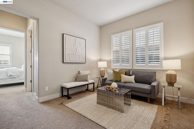 73 Stonebrae Rd, Hayward, CA 94542