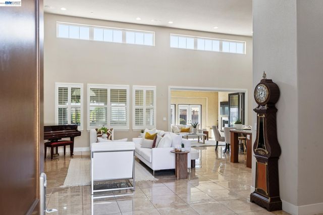 73 Stonebrae Rd, Hayward, CA 94542