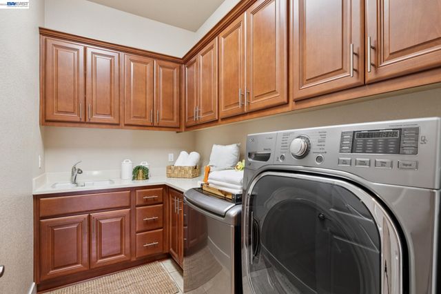 73 Stonebrae Rd, Hayward, CA 94542