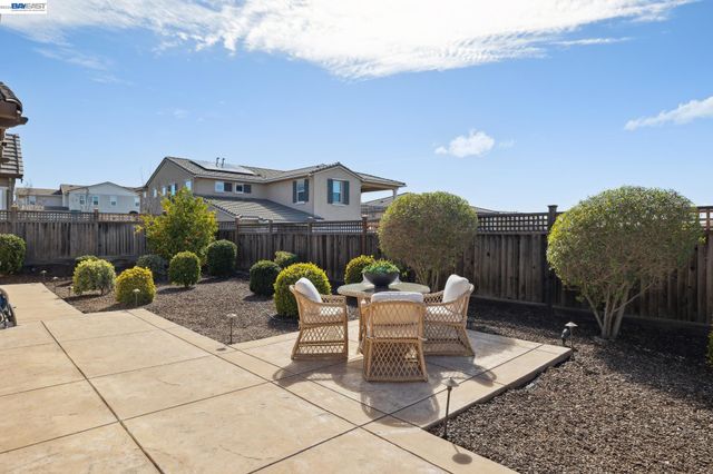 73 Stonebrae Rd, Hayward, CA 94542