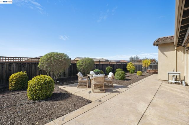 73 Stonebrae Rd, Hayward, CA 94542