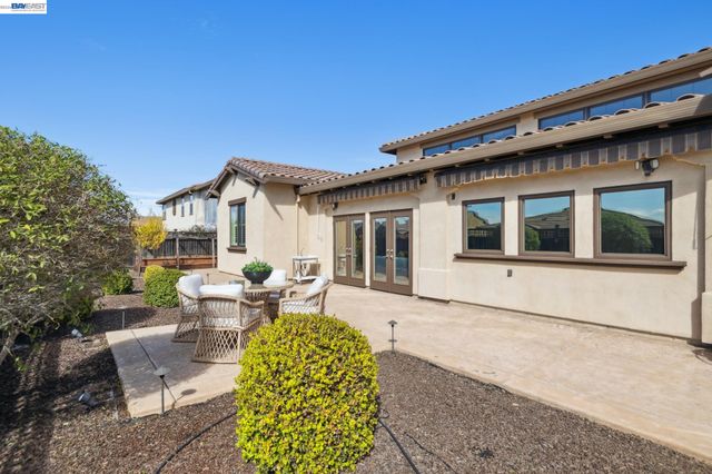 73 Stonebrae Rd, Hayward, CA 94542