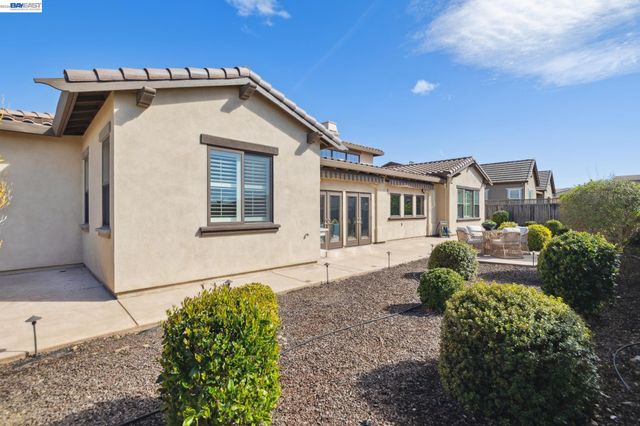 73 Stonebrae Rd, Hayward, CA 94542