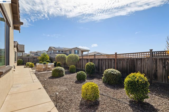 73 Stonebrae Rd, Hayward, CA 94542