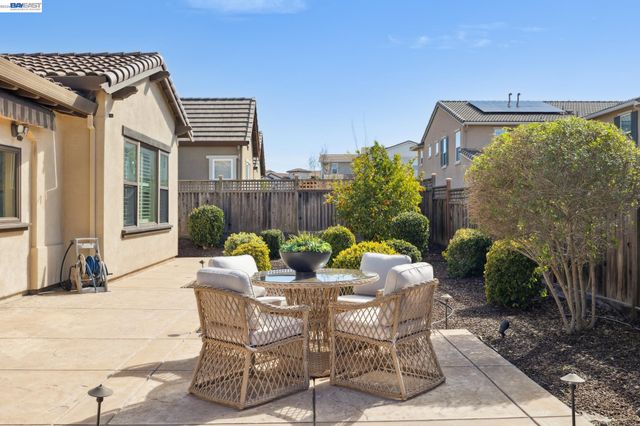 73 Stonebrae Rd, Hayward, CA 94542