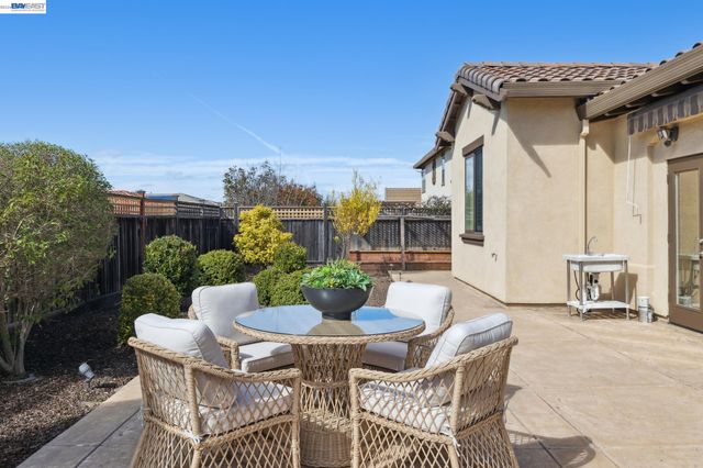 73 Stonebrae Rd, Hayward, CA 94542