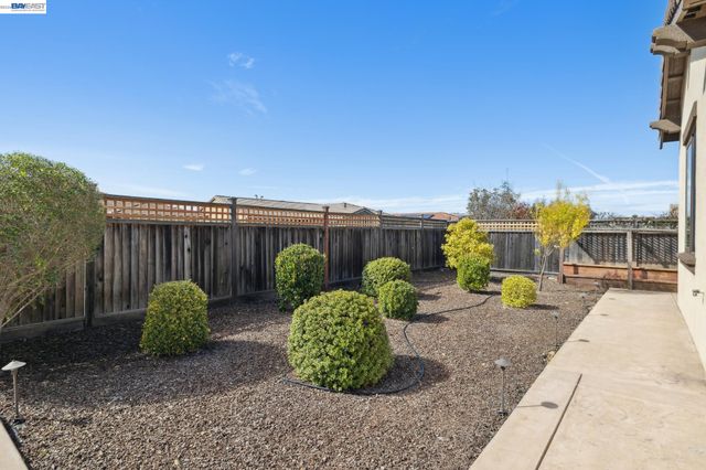 73 Stonebrae Rd, Hayward, CA 94542