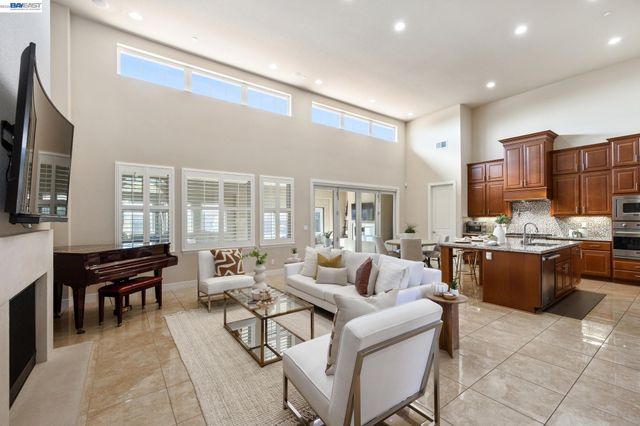 73 Stonebrae Rd, Hayward, CA 94542