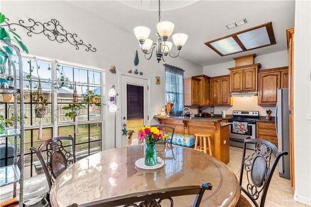 1413 N Santa Fe Street N, Alton, TX 78573