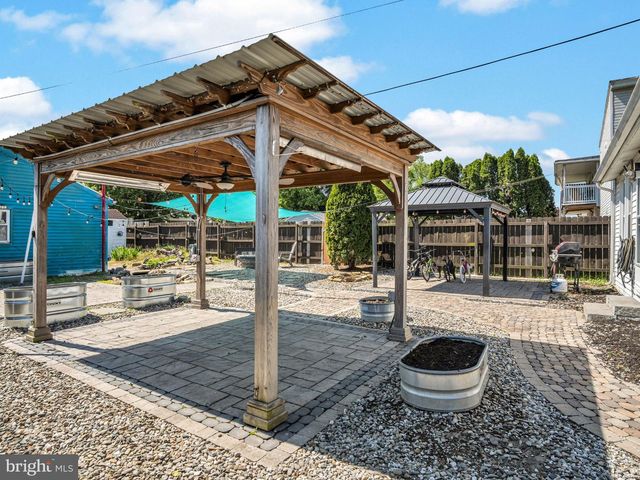 142 E MAPLE ST, Lebanon, PA 17046