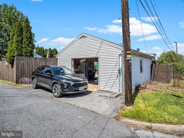 142 E MAPLE ST, Lebanon, PA 17046