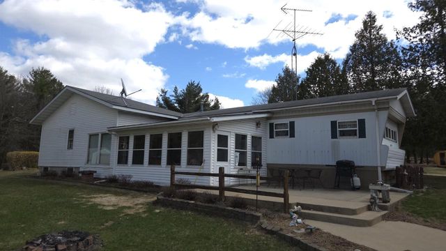 2284 Pine Drive, Friendship, WI 53934