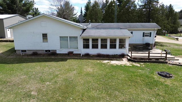 2284 Pine Drive, Friendship, WI 53934