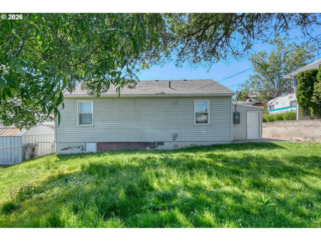 812 Nw 11TH St, Pendleton, OR 97801