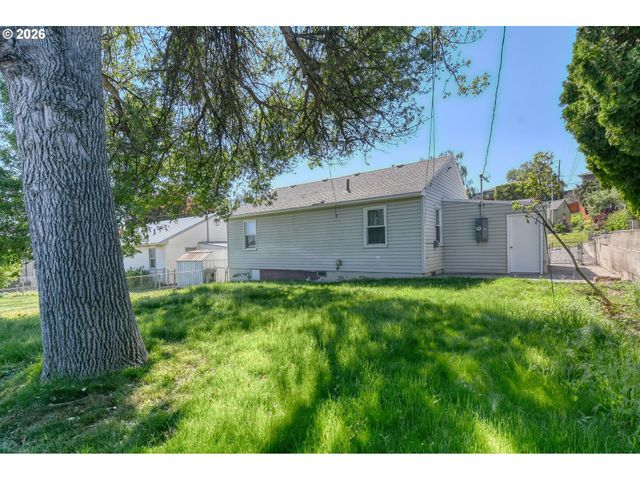 812 Nw 11TH St, Pendleton, OR 97801