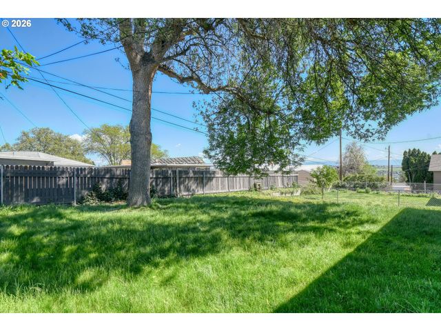 812 Nw 11TH St, Pendleton, OR 97801