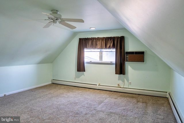 11 JESTER LN, Levittown, PA 19055