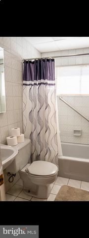 11 JESTER LN, Levittown, PA 19055