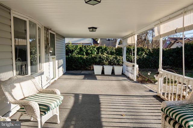 11 JESTER LN, Levittown, PA 19055