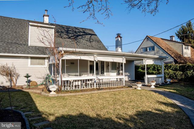 11 JESTER LN, Levittown, PA 19055