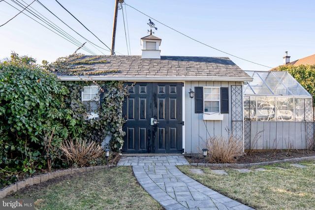 11 JESTER LN, Levittown, PA 19055