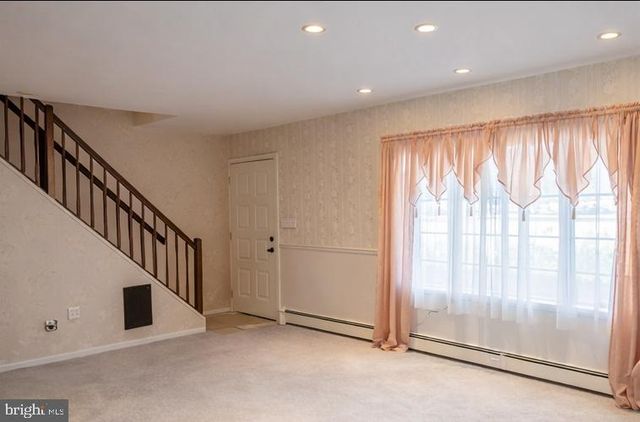 11 JESTER LN, Levittown, PA 19055