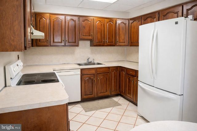 11 JESTER LN, Levittown, PA 19055