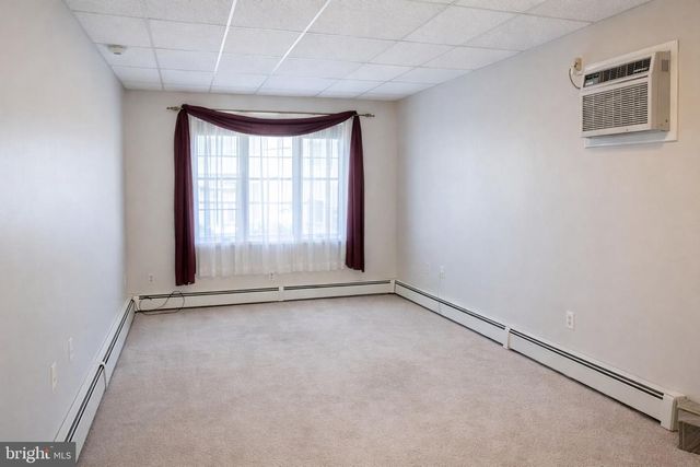 11 JESTER LN, Levittown, PA 19055