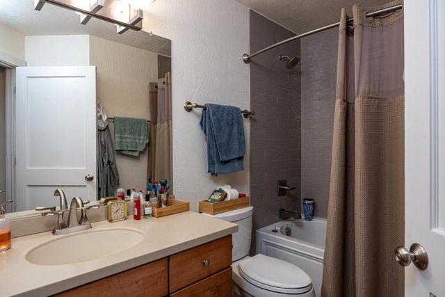 3221 MOCKINGBIRD WAY, Oshkosh, WI 54904