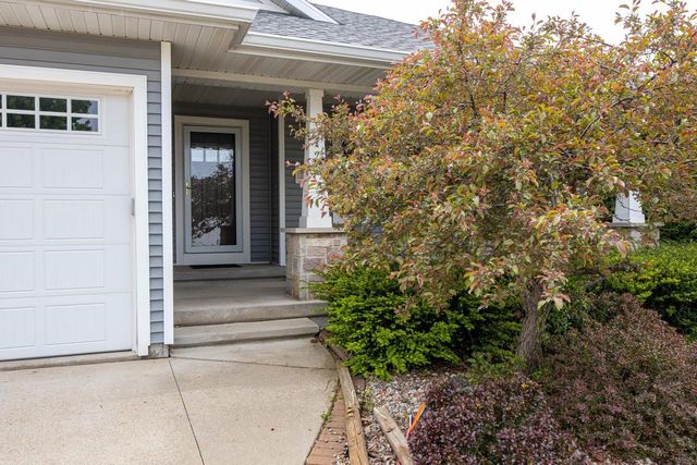3221 MOCKINGBIRD WAY, Oshkosh, WI 54904