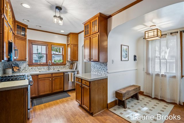 214 Glenhaven Avenue, Grand Rapids, MI 49504