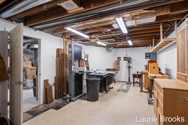 214 Glenhaven Avenue, Grand Rapids, MI 49504
