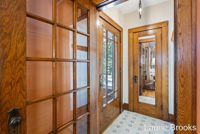 214 Glenhaven Avenue, Grand Rapids, MI 49504